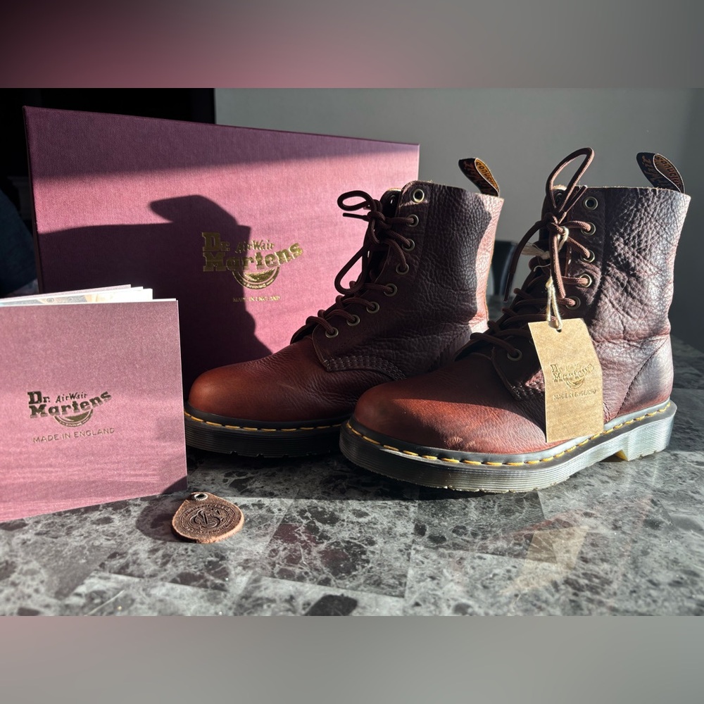 Dr. Martin 1460 Pascal Rustic brown boots